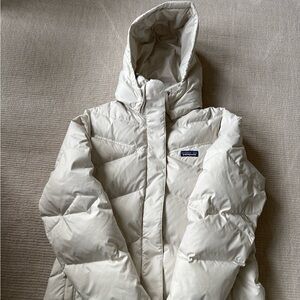 Patagonia Women’s Down With It Off-White Insulated Jacket